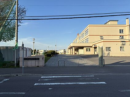 新富小学校   550ｍ(徒歩7分)