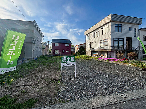 【【現地写真】】様々な間取りにも対応できるバランスの良い整形地。現在更地につき即お引渡しも可能。スムーズに建築を進められます。
(2026年6月撮影)
