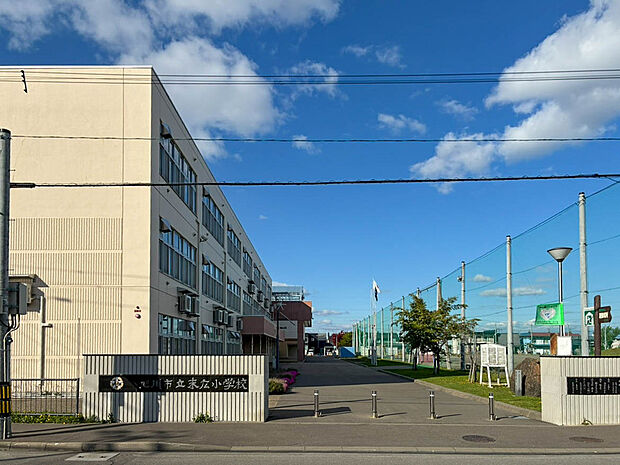 末広小学校(約700m)