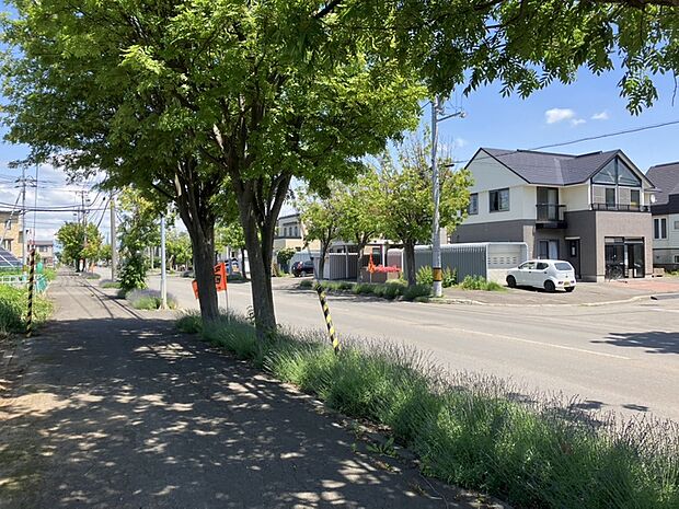 【【現地写真】】ファミリー向けの参考プランをはじめ、多数建築プランをご用意しております。ぜひご家族に合った間取りの夢のマイホームをご実現ください。
(2026年6月撮影)