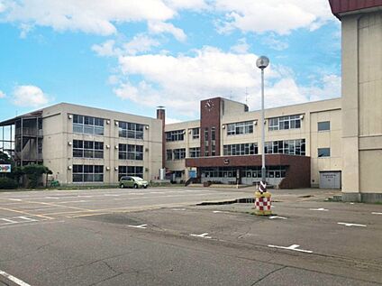 啓北小学校 700m(徒歩9分)