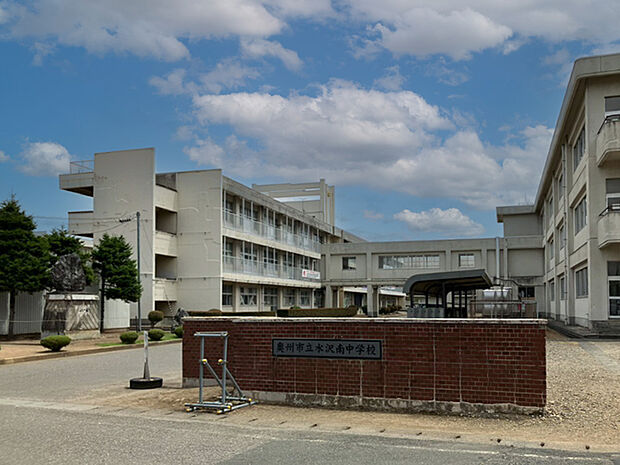 水沢南中学校（約1,400m）