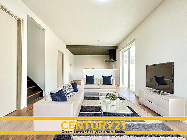 ※家具・CG加工はイメージです。販売価格等には含まれません。
■■憩いのリビング■■
リビングとダイニングの空間機能を活かし、巧みに使い分ける発想が、ライフスタイルに新しいゆとりをもたらします。