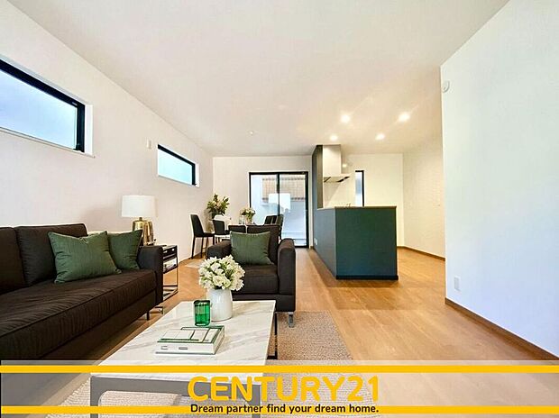 ※家具・CG加工はイメージです。販売価格等には含まれません。
■■憩いのリビング■■
リビングとダイニングの空間機能を活かし、巧みに使い分ける発想が、ライフスタイルに新しいゆとりをもたらします。