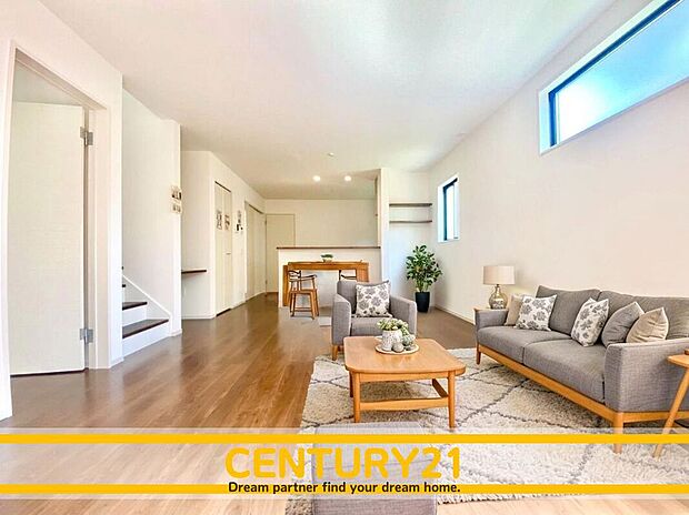 ※家具・CG加工はイメージです。販売価格等には含まれません。
■■憩いのリビング■■
リビングとダイニングの空間機能を活かし、巧みに使い分ける発想が、ライフスタイルに新しいゆとりをもたらします。