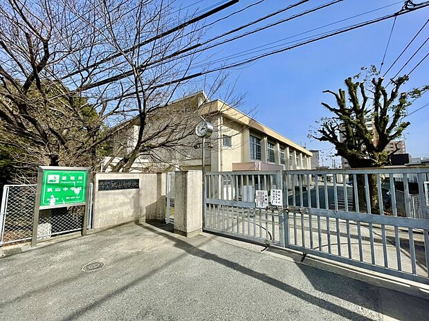 筑紫野市立筑山中学校（約900m）