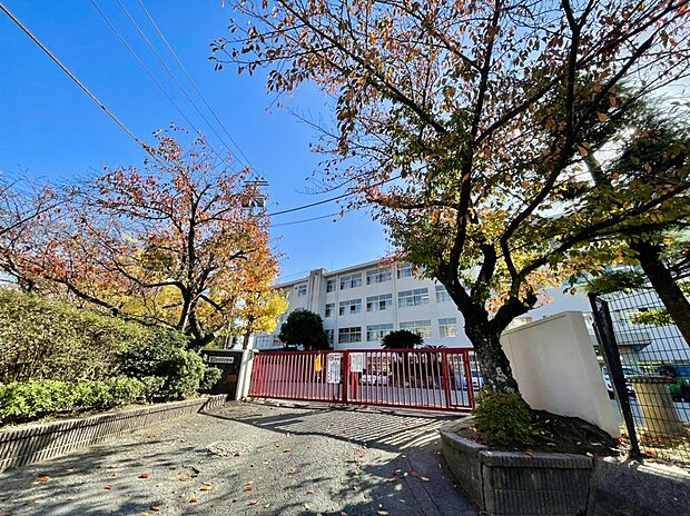 福岡市立筑紫丘中学校（約1,700m）