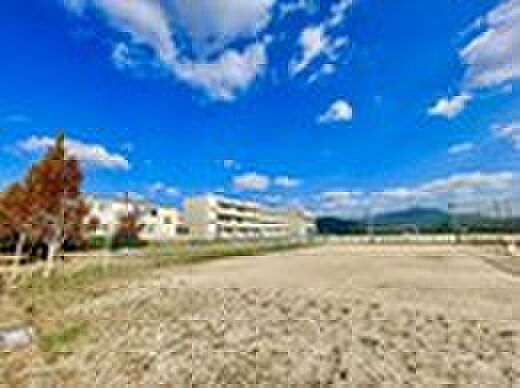 太宰府市立太宰府西中学校(約1,265m)