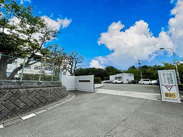 福岡市立片江中学 校 (約1,060m)