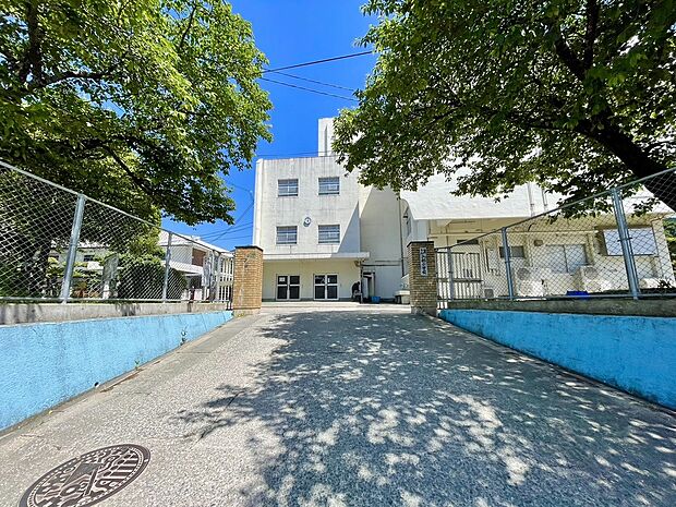 福岡市立入部小学校(約1,786m)