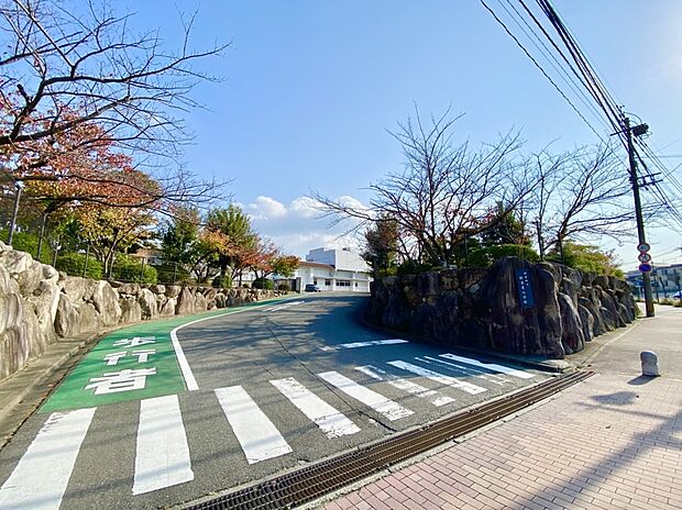 新宮町立新宮東小学校（約620m）