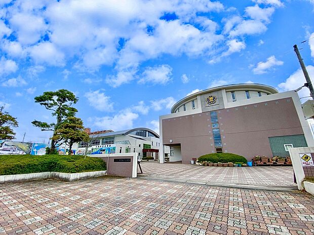 須恵町立須恵第三小学校(約750m)