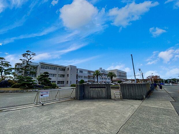 粕屋町立粕屋東中学校（約1,100m）