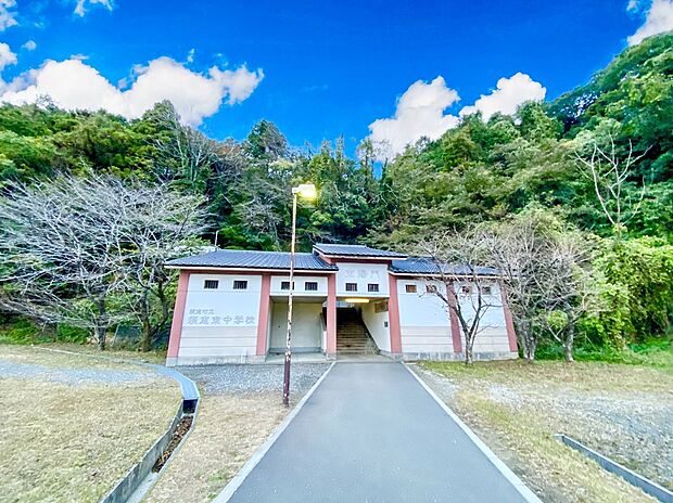 須恵町立須恵東中学校（約1,470m）