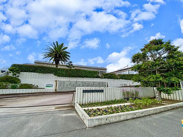 粕屋町立粕屋中学校(約1,400m)