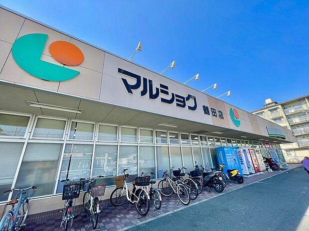 マルショク鶴田店 (約527m)