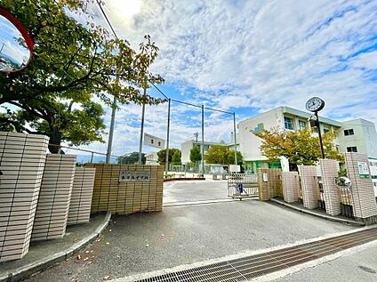 春日市立春日西中学校 306ｍ
