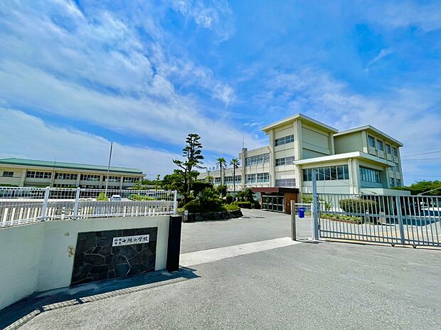 福岡市立七隈小学校（約975m）