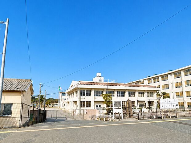 福岡市立元岡小学校(約1,600m)
