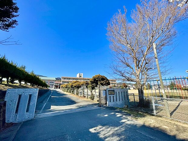 鳥栖市立麓小学校(約1,297m)