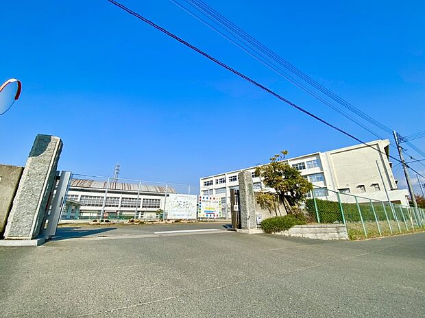 新宮町立新宮中学校(約1,400m)