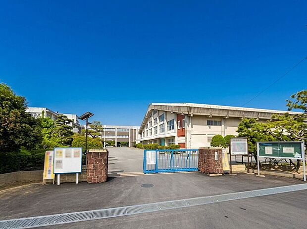 佐賀市立昭栄中学校(約873m)
