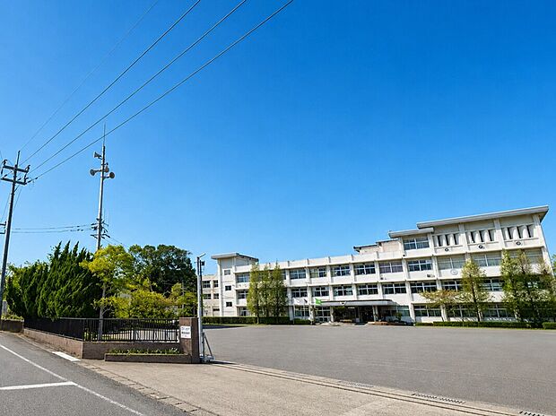 糸島市立前原東中学校(約3,400m)