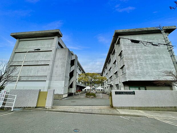 宇美町立宇美東中学校(約950m)