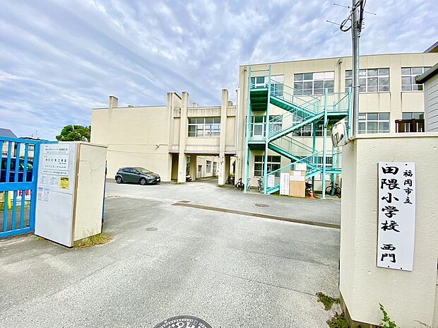 福岡市立田隈小学校 (約800m)