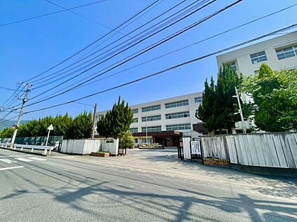 宇美町立桜原小学校 1040m
