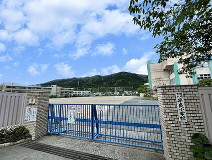 福岡市立早良小学校 348m