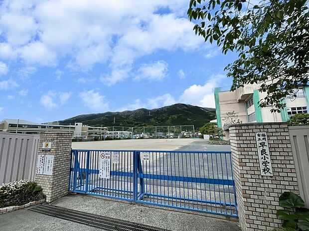 福岡市立早良小学校（約348m）