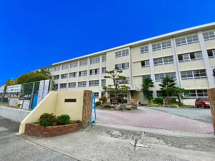 福岡市立長尾中学校 1094m