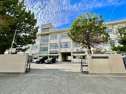 宇美町立宇美小学校 1255m