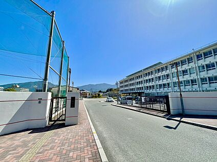 宇美町立宇美中学校 1226m