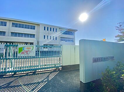 福津市立神興東小学校  80m