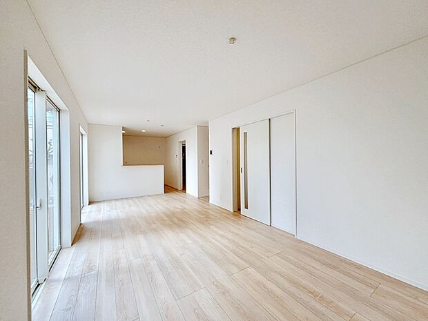 日当たりの良いリビング。お気に入りのグリーンを飾れば更に心地よさがアップ！