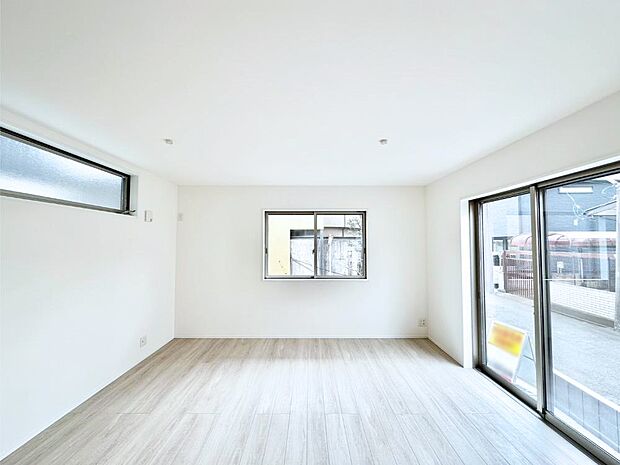 日当たりの良いリビング。お気に入りのグリーンを飾れば更に心地よさがアップ！