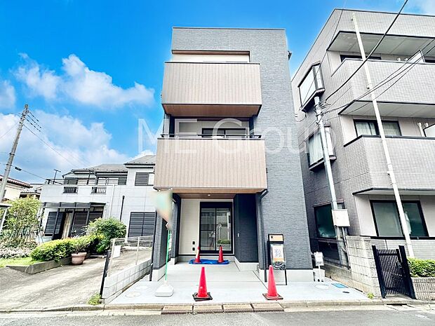 洗練された外観、上質な住空間が広がる室内は永く安心して過ごせる住居です。