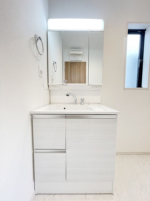 【洗面台・洗面所】清潔感のある快適空間、毎日の身支度も気持ち良くお使いいただけます