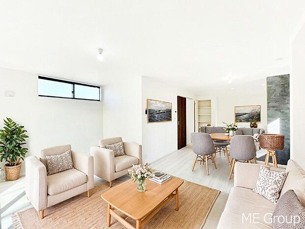 【リビング】家族の和やかな会話が聞こえてきそう。開放感のあるリビングです。※家具はCGです  