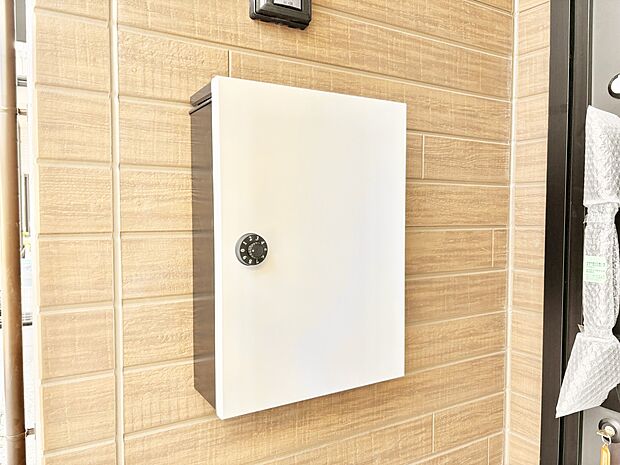 【その他現地】シンプルなデザインのポスト