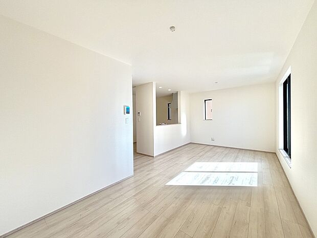 【リビングダイニング】落ち着いた雰囲気のＬＤＫは家族みんなの快適空間  