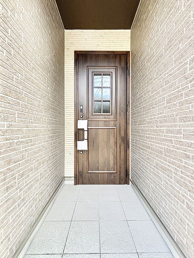 【玄関】大切な家族、来客を出迎える玄関。