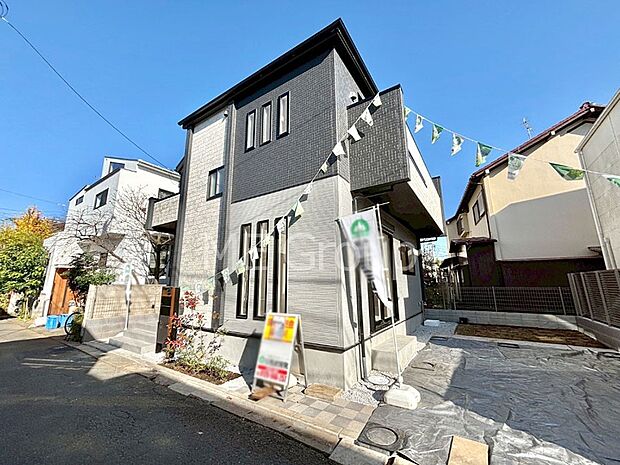 【前面道路含む現地写真】前面道路はきちんと整備されています  