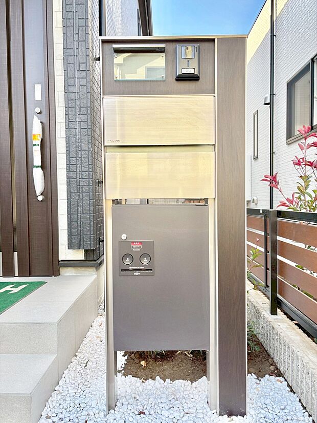 【その他現地】表札・インターホン・ポストをひとつに集約