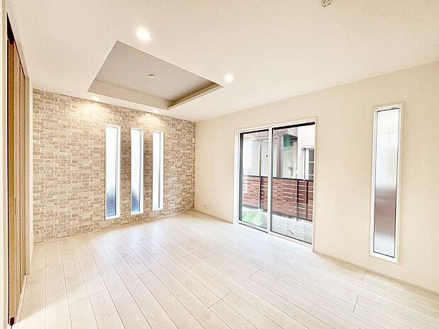 【リビングダイニング】アクセントクロスを使用したワンランクアップの空間