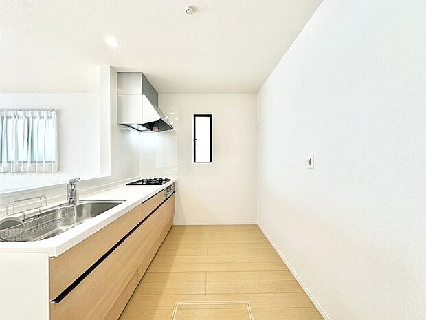 【キッチン】ゆとりあるキッチンではご家族と楽しくお料理ができます。