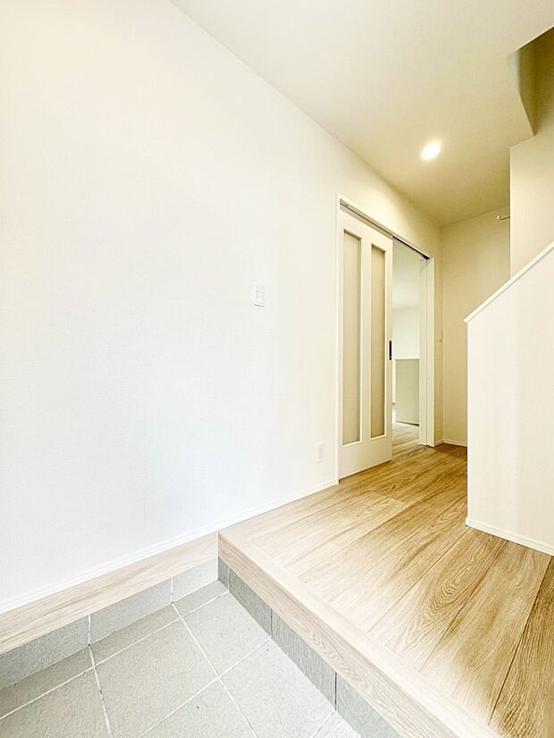 【玄関】家族の帰宅やお客様をあたたかく迎える玄関