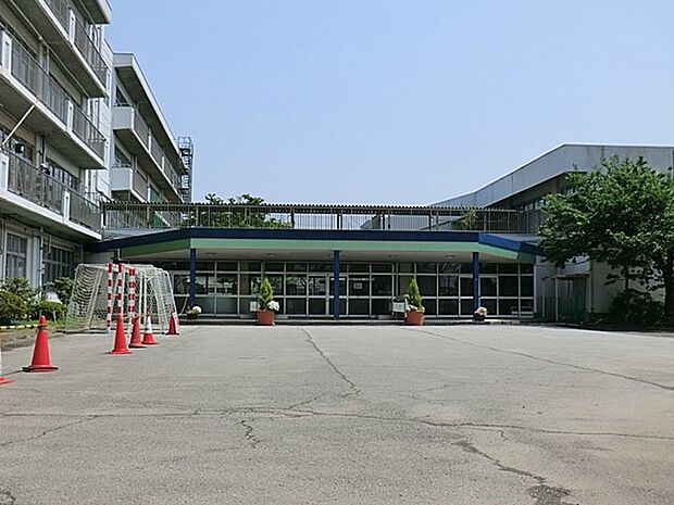 新座市立第三中学校(約1,050m)